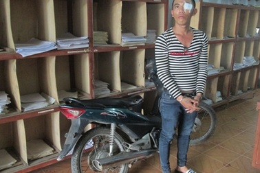 Bắt đối tượng trộm xe gắn máy